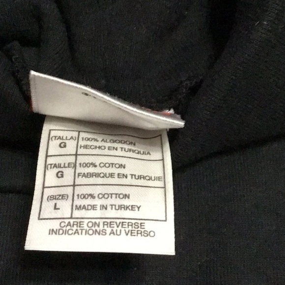 🆕Women’s Disney store turtleneck in black - Picture 4 of 4